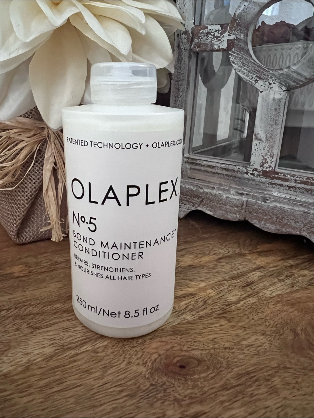 OLAPLEX No.5 Bond Maintenance Conditioner — White
